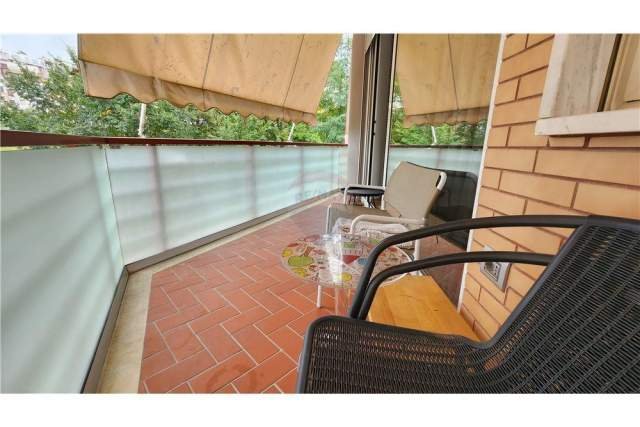 Tirane, jepet me qera apartament 109 m² 900 Euro (liqeni i thate)