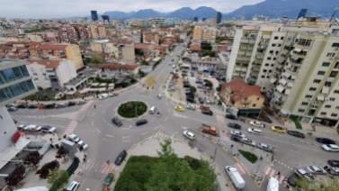 Tirane, jepet me qera dyqan Kati 2, 100 m² 800 Euro (tish daija)