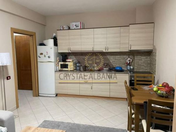 Tirane, jepet me qera 1+1 Kati 2, 52 m² 400 Euro (Rruga "Petro Korcari')