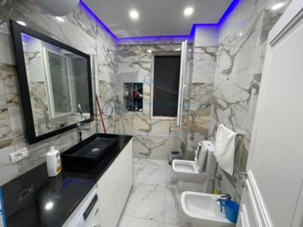 Tirane, jepet me qera apartament 2+1+BLK Kati 2, 93 m² 550 Euro (selvia)