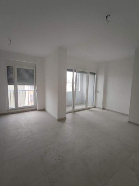 Tirane, jepet me qera apartament 1+1+BLK Kati 4, 60 m² 400 Euro (Kongresi Lushnjes)