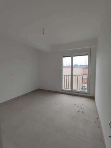 Tirane, jepet me qera apartament 1+1+BLK Kati 4, 60 m² 400 Euro (Kongresi Lushnjes)