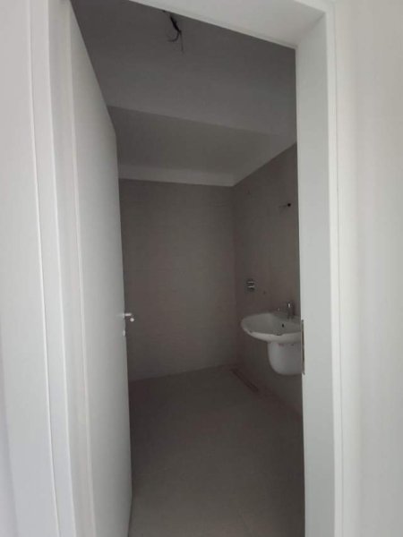 Tirane, jepet me qera apartament 1+1+BLK Kati 4, 60 m² 400 Euro (Kongresi Lushnjes)