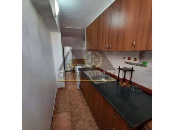 Tirane, jepet me qera apartament 1+1 Kati 1, 47 m² 320 Leke (Rr"Kongresi i Manastirit')