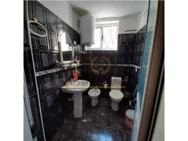 Tirane, jepet me qera apartament 1+1 Kati 1, 47 m² 320 Leke (Rr"Kongresi i Manastirit')
