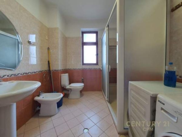 Tirane, jepet me qera apartament 3+1+A+BLK Kati 8, 145 m² 600 Euro (Ish Ekspozita)