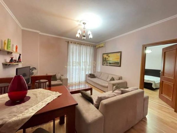 Tirane, jepet me qera apartament 1+1+BLK Kati 4, 70 m² 380 Euro