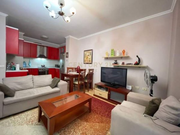 Tirane, jepet me qera apartament 1+1+BLK Kati 4, 70 m² 380 Euro