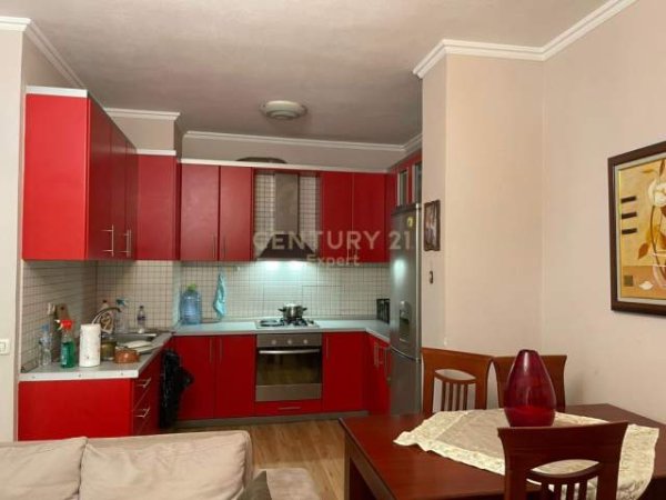 Tirane, jepet me qera apartament 1+1+BLK Kati 4, 70 m² 380 Euro