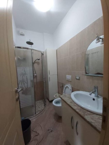 Tirane, jepet me qera apartament 2+1 Kati 1, 70 m² 400 Euro (Mihal Duri)