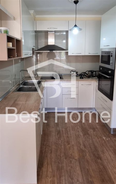 Tirane, jepet me qera apartament 2+1+BLK Kati 3, 90 m² 690 Euro (21-Dhjetori, Kompleksi Kontakt)