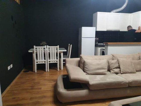 Tirane, jepet me qera apartament 2+1 Kati 1, 90 m² 450 Euro (Kodra e Diellit (Kompleksi Nova))