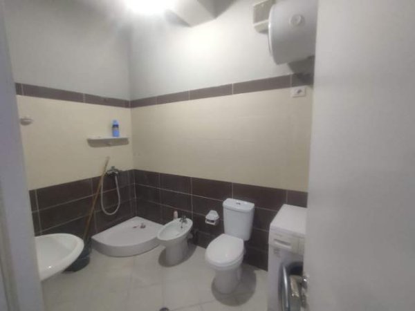 Tirane, jepet me qera apartament 2+1 Kati 1, 90 m² 450 Euro (Kodra e Diellit (Kompleksi Nova))
