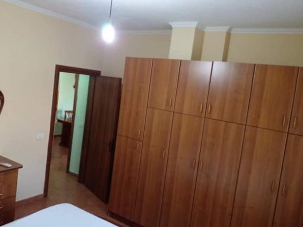 Tirane, shes apartament 1+1+BLK Kati 3, 74 m² 90.000 Euro (Kinostudio tek stacioni autobuzit)