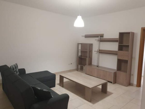 Tirane, jepet me qera apartament 1+1 Kati 5, 75 m² 400 Euro (todi shkurti)