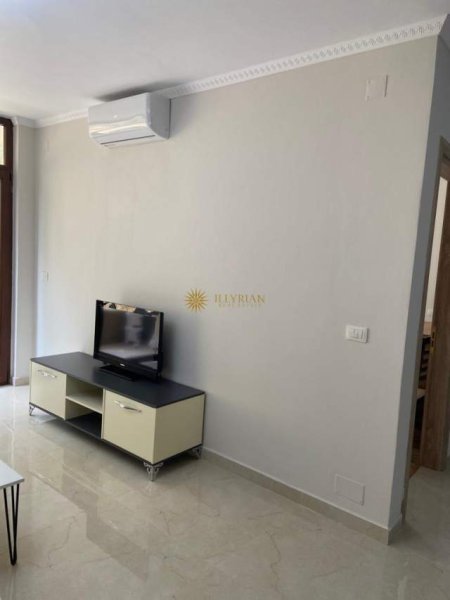 Tirane, jepet me qera apartament 1+1 Kati 2, 65 m² 400 Euro (Kopshti Botanik)