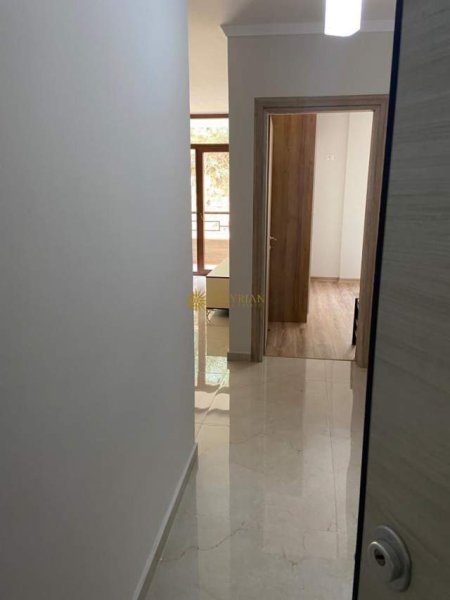 Tirane, jepet me qera apartament 1+1 Kati 2, 65 m² 400 Euro (Kopshti Botanik)
