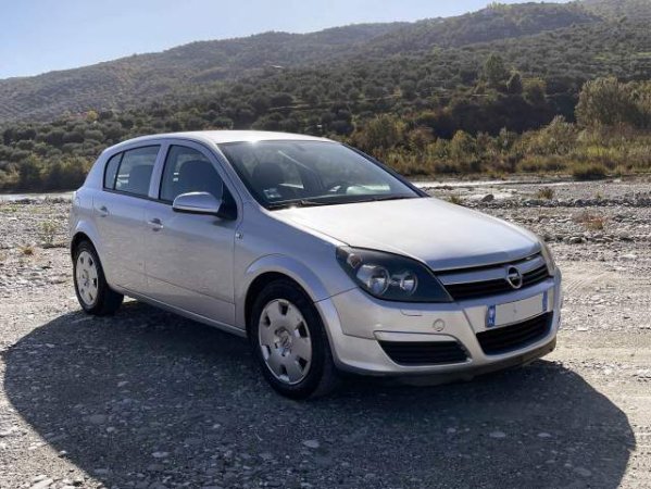 Tirane, ofert makine Opel Astra Viti 2004, 2.700 Euro