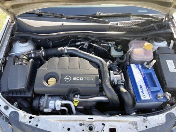 Tirane, ofert makine Opel Astra Viti 2004, 2.700 Euro