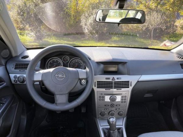 Tirane, ofert makine Opel Astra Viti 2004, 2.700 Euro