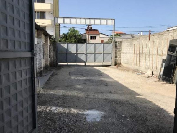 Fier, jap me qera magazine Kati 0, 450 m² (Rruga Nikollaq Bega)