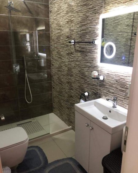 Tirane, jepet me qera apartament 2+1+BLK Kati 4, 95 m² 500 Euro (Ana komnena)