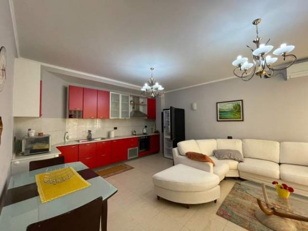 Tirane, jepet me qera apartament 2+1 Kati 2, 85 m² 600 Euro (Bulevardi Zogu I)