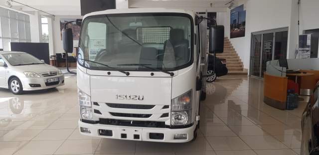 Tirane, shes Kamioncine Isuzu M21 Viti 2018 KM 0; 33.500 Euro ME TVSH