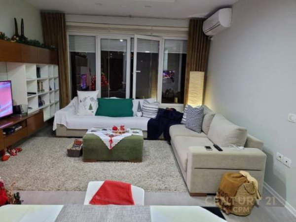 Tirane, jepet me qera apartament 2+1+BLK Kati 3, 101 m² 550 Euro