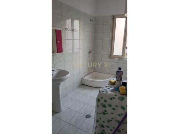 Tirane, jepet me qera apartament 2+1+BLK Kati 5, 96 m² 350 Euro