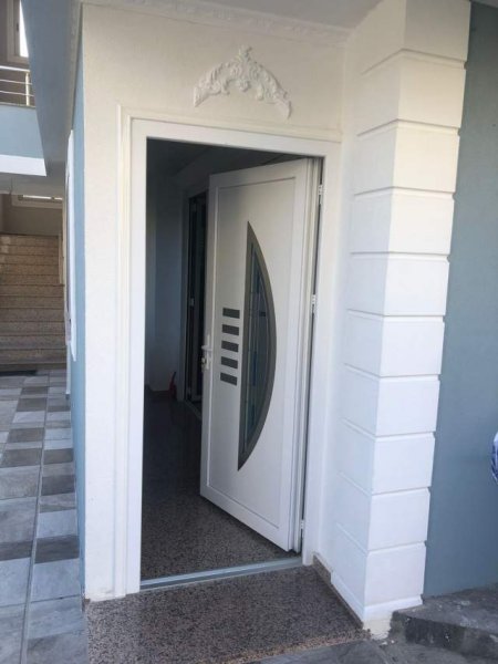 Tirane, jepet me qera Vile 2+1+BLK Kati 1, 90 m² 450 Euro
