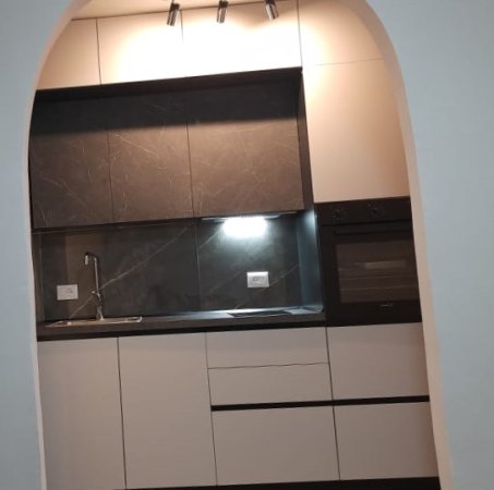 Tirane, jepet me qera apartament 2+1+A+BLK Kati 1, 75 m² 650 Euro (kongresi i lushnjes)