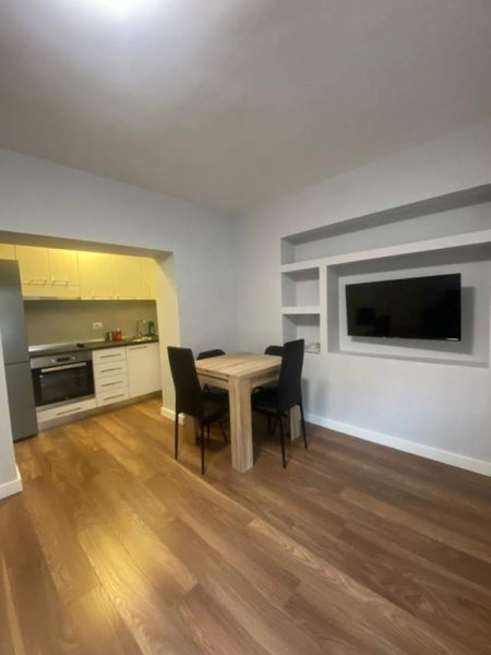 Tirane, jepet me qera apartament 1+1 Kati 1, 65 m² 500 Euro (Komuna Parisit)
