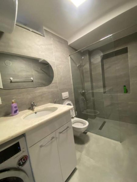 Tirane, jepet me qera apartament 1+1 Kati 1, 65 m² 500 Euro (Komuna Parisit)