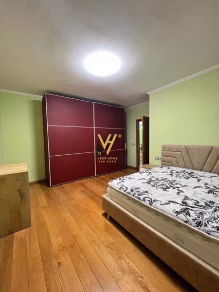 Tirane, jepet me qera apartament 2+1+A+BLK Kati 4, 170 m² 1.600 Euro (BLLOKU)