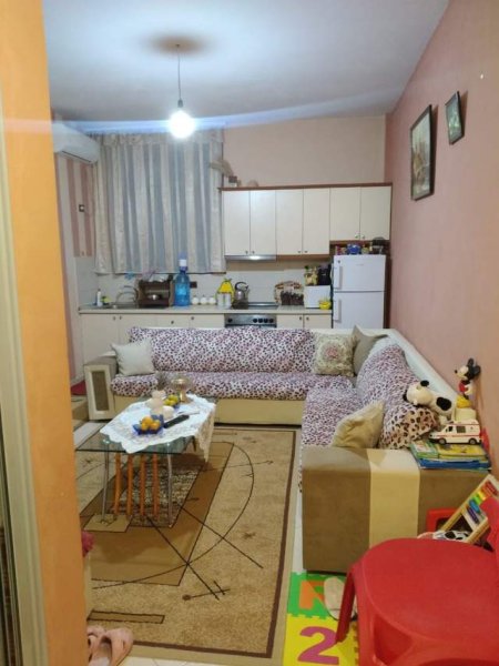 Tirane, shitet apartament 1+1 Kati 1, 42 m² 40.000 Euro Ne fund te rruges se bugut