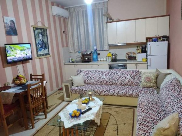 Tirane, shitet apartament 1+1 Kati 1, 42 m² 40.000 Euro Ne fund te rruges se bugut