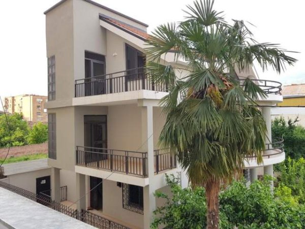Tirane, jepet me qera apartament 2+1 Kati 3, 306 m² 1.200 Euro (Mbrapa ministrise se jashtme)
