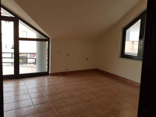 Tirane, jepet me qera apartament 2+1 Kati 3, 306 m² 1.200 Euro (Mbrapa ministrise se jashtme)