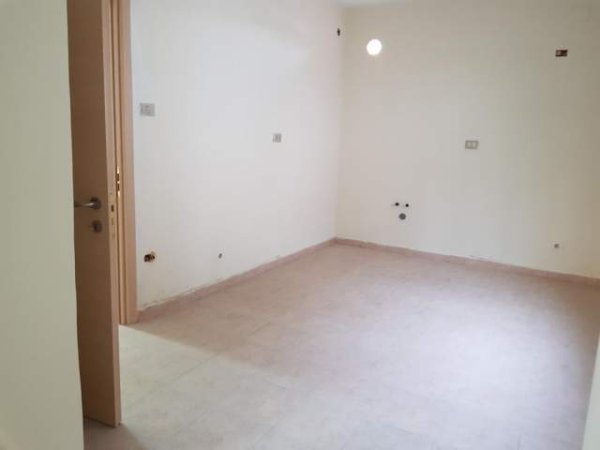 Tirane, jepet me qera apartament 2+1 Kati 3, 306 m² 1.200 Euro (Mbrapa ministrise se jashtme)