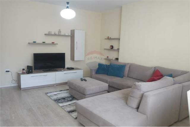 Tirane, jepet me qera apartament 2+1 64 m² 400 Euro (KOMPLEKSI KONTAKT)