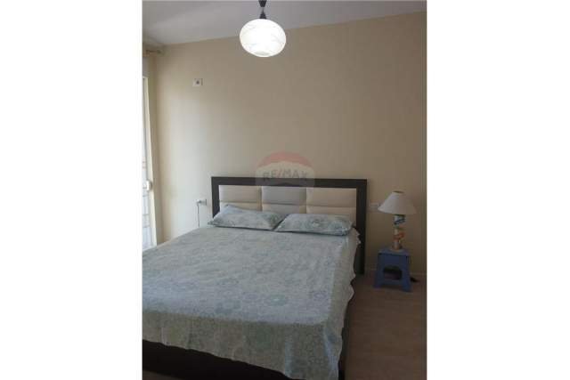 Tirane, jepet me qera apartament 2+1 64 m² 400 Euro (KOMPLEKSI KONTAKT)