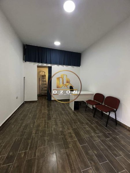 Tirane, jepet me qera ambjent biznesi Kati 0, 40 m² 250 Euro (Rruga Jeronim De Rada)