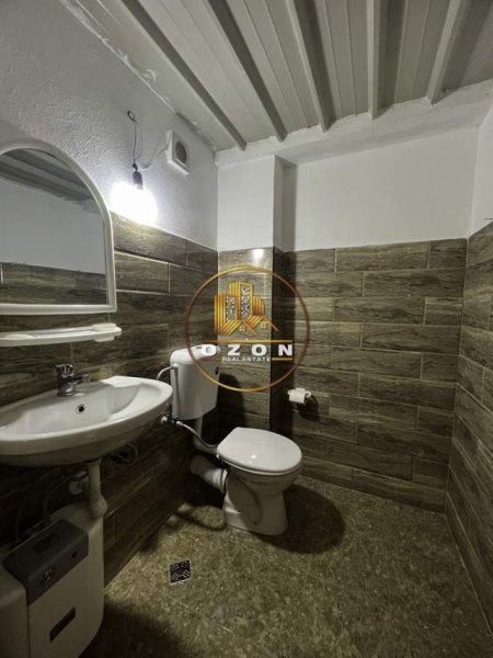 Tirane, jepet me qera ambjent biznesi Kati 0, 40 m² 250 Euro (Rruga Jeronim De Rada)