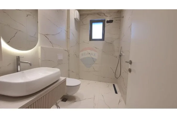 Tirane, jepet me qera apartament 1+1 Kati 4, 75 m² 700 € (Pazari i ri)