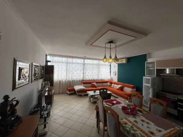 Tirane, jepet me qera apartament 3+1+Aneks+Ballkon Kati 9, 120 m² 750 € (Rruga e kavajes, Tek Globe)