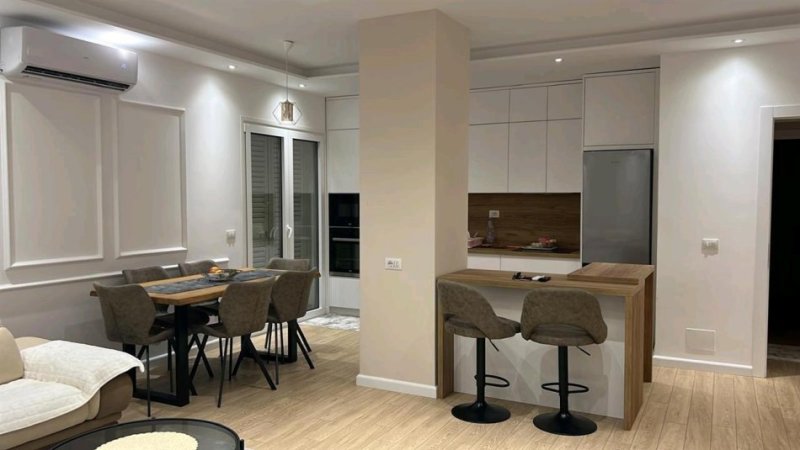 Tirane, jap me qera apartament 3+1 Kati 4, 175 m² 950 € (KTHESA E KAMEZES)