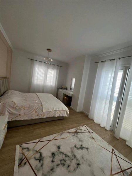 Tirane, jap me qera apartament 3+1 Kati 4, 175 m² 950 € (KTHESA E KAMEZES)