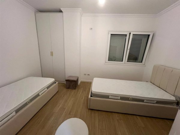 Tirane, jap me qera apartament 3+1 Kati 4, 175 m² 950 € (KTHESA E KAMEZES)