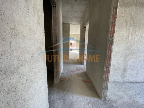 Tirane, shitet apartament 3+1 Kati 2, 112 m² 134.000 € (Casa Italia)